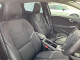 VOLVOのシートは人間工学に基づいた設計となっており長時間の運転でも疲れにくいと定評があります。