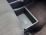 助手席アンダーBOX付です!収納スペースも盛りだくさん!