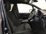 高いホールド性で運転姿勢が安定します。長距離ドライブでも疲れにくいのが魅力です。快適なドライビングライフをお送りください♪