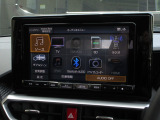 ナビゲーションは純正9インチコネクトナビを装着しております。AM、FM、CD、DVD再生、Bluetooth、フルセグTVがご使用いただけます。初めて訪れた場所でも安心ですね!