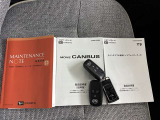 あると便利なスマートキー付きです。鍵の開閉もエンジンの始動もワンタッチでとてもカンタンです。両手がふさがってても快適です。