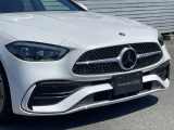 AMGライン専用フロントバンパーを装着。下部に配置されたクロームモールやグリルの細部までダメージはなく、非常に好コンディションです。