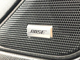 【BOSEサウンドシステム】メーカーオプションの高品位サウンドシステムを搭載。専用のチューニングが施された大小様々なスピーカーから良質なサウンドが奏でられ、臨場感あふれる音響空間を演出します。