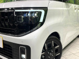 【LEDヘッドライト】悪天候や夜間走行時も良好な視界を確保し安心して運転できる高輝度LEDヘッドライトを装備!点灯速度が早く、消費電力も抑えられています。