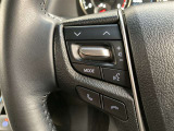 運転中、オーディオの操作をしてて、ハッとしたことはありませんか?ステアリングスイッチは、運転中でもハンドルでオーディオの操作が可能です。安全なドライブをサポートします。