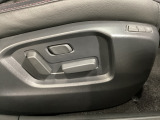運転席にはパワーシートを装備!シート位置を記憶するメモリー機能付きなのでご夫婦で2名分セットすると便利です♪