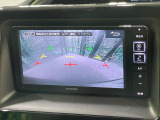 【バックカメラ】駐車時に後方がリアルタイム映像で確認できます。大型商業施設や立体駐車場での駐車時や、夜間のバック時に大活躍!運転スキルに関わらず、今や必須となった装備のひとつです!