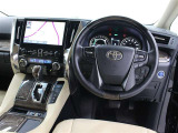 運転席廻りです。