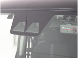 サポカーSとは、衝突被害軽減ブレーキに加えて、高齢者に多いと言われている踏み間違い事故防止をサポートする機能です。詳しくは販売店スタッフまでおたずねください。