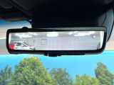 【デジタルインナーミラー】後席の大きな荷物や同乗者で後方が確認しづらい時でも安心!カメラが撮影した車両後方の映像をルームミラー内に表示。クリアな視界で状況の確認が可能です!
