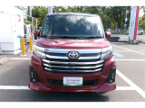 正面からの写真です。力強い意匠のバンパーです。格好良さも併せ持つお車です。