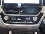 左右独立温度コントロールフルオートエアコンです。運転席、助手席それぞれで独立して温度設定ができます。冷え性の方が乗っても安心ですね♪
