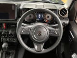 【純正革巻きステアリング】上質な革を使用することで、手にしっかり馴染みとても運転しやすいハンドルです♪