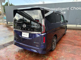 フロントだけでなく、バックソナーも付いてるので駐車時もバッチリ補助してくれます(*^^*)