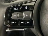 ステアリングリモコンは、運転中でも簡単に音量調整やチャンネル変更もできます!わき見運転防止にもつながるので安心です♪