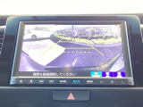 リアカメラ装備、運転に自信のない方でも安心して車庫入れができるリバース連動リアカメラが装着されています。狭い駐車場はもちろん、雨の日や夜間でもストレスなく運転していただけます。