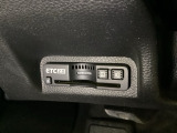 ハンドルの左下にETC2.0がついています。高速道路の料金所の通過も楽々です!。 カードの取り出しもしやすい場所についています。