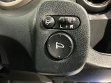 狭い駐車場で便利な電動格納ドアミラーが付いています。