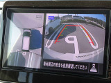 【アラウンドビューモニター&バックモニター】クルマを真上から見下ろしているかのような映像が表示され、周囲の状況がひと目で把握できるので、安心してスマートに駐車できます。駐車が苦手な方にオススメです!