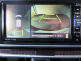 車両を上から見たような映像をディスプレイオーディオ画面に表示するパノラミックビューモニター