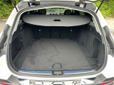 ゆったりとしたトランクルームでございます。たくさんのお荷物の車載が可能でございます。