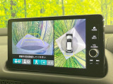 【マルチビューカメラシステム】専用のカメラにより、上から見下ろしたような視点で360度クルマの周囲を確認することができます☆死角部分も確認しやすく、狭い場所での切り返しや駐車もスムーズに行えます。