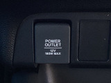 車内で便利な電源供給。【アクセサリーソケット】で、スマートに充電!