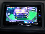 バックカメラの画像です。ガイドラインがスムースな車庫入れをサポートいたします。車庫入れの安心感がアップしますね。
