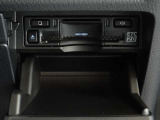 運転席お膝元にETCカード挿入口がございます。