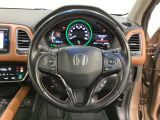 ハンドルにHondaセンシング系のクルーズコントロールやレーンキープアシストなどのスイッチと、オーディオの操作スイッチが装備されています。ハンドルから手を離さず安全に操作できます。