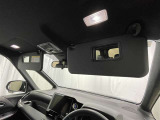 運転席・助手席にはバニティミラー付き♪身だしなみチェックできますよ(^^♪