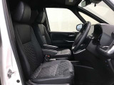高いホールド性で運転姿勢が安定します。長距離ドライブでも疲れにくいのが魅力です。快適なドライビングライフをお送りください♪