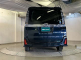 バックカメラが付いているので後方確認が非常にしやすいです。今や運転初心者も熟練者も必須装備!ついていて損はないですね♪