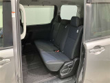 後部座席の写真になります。広いので運転も快適ですよ!