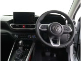 足元広々!快適な運転席回りです