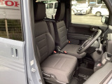 シートはフィット性も良く、楽な運転姿勢を保てます。