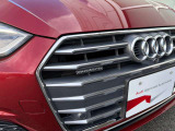 Audi独自の4WDシステムquattro*。そのパワーは、セルフロッキングセンターディファレンシャルを介し、フロントおよびリヤアクスルに的確に配分され、様々な運転条件に対応します。