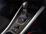 電動パーキングブレーキ・ブレーキホールドを装備してます。ホールド機能は信号待ちが多い一般道で疲労軽減になり、大好評です!