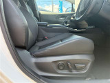 パワーシート搭載。微妙な調整が手軽にでき、最適なポジションで運転することが可能です。