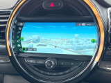 ●MINI純正ナビ:一体感のあるナビは、高級感ある車内を演出してくれます。オーディオ機能も充実しておりますので、運転もより楽しめます♪