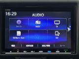 純正メモリナビ(VXM-197VFEi)を装着しています。Bluetooth(ブルートゥース)接続/CD・DVD再生/フルセグ視聴など使用できます。