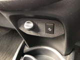 【プリクラッシュセーフティー】進路上の車両などに衝突の可能性があると判断した時には、警報を発して回避操作を促します。その時にブレーキを踏むと強力なブレーキアシストが作動します。