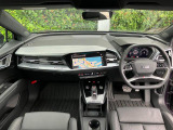 Audiのインテリアはエクステリア同様、優れたデザイン性とクオリティ、そして機能性を兼ね備えております。