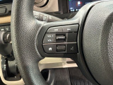 ステアリングにオーディオ操作スイッチが付いています。オーディオ画面に直接タッチしなくても操作が出来ますので、運転に集中できます。