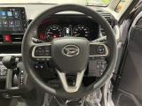 ステアリングから手を離さず、運転に集中したままオーディオ等の操作ができます。