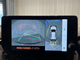 【パノラミックビューモニター】専用のカメラにより、上から見下ろしたような視点で360度車の周囲を確認することができます。