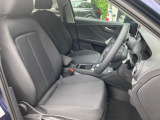 人間工学に基づいて設計されたシートは車のもっているドライビングフィールを存分にドライバーに伝えてくれるクオリティの高い仕上がりとなっています。