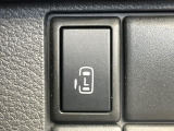 【パワースライドドア】スマートキーや運転席のスイッチでスライドドアの開閉が可能♪電動だから力を入れてドアを開ける必要が無く、小さいお子様でも、重い荷物を持っている時もラクに開け閉めできます♪