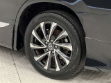 タイヤサイズは205/55R17!純正アルミホイール!残り溝は6ミリ程度です!