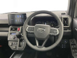 運転席まわりです。 各操作スイッチは使いやすい位置に配置されてます。